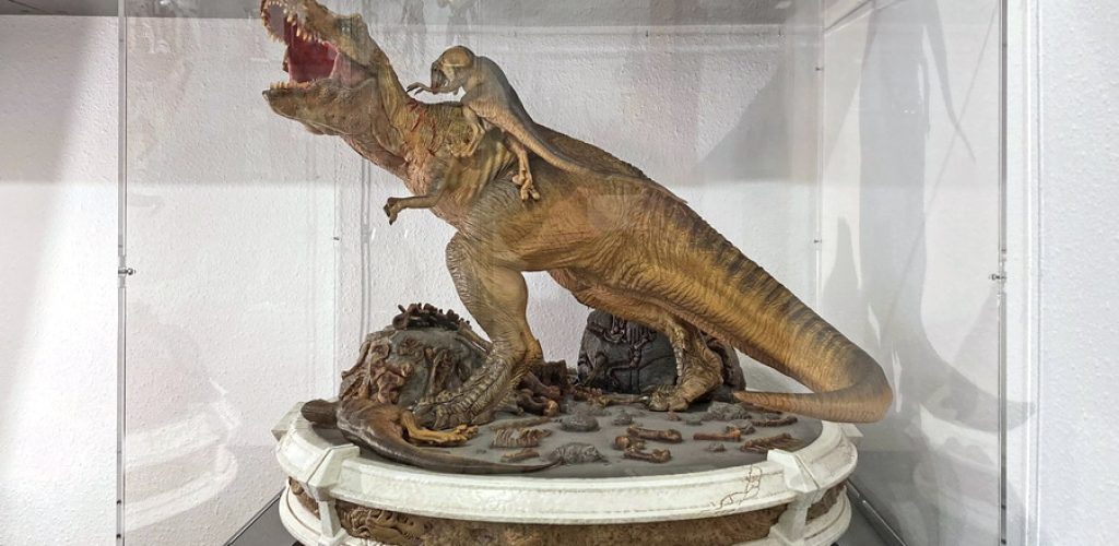 urna maqueta dinosario rex de Jesus Barrios de Mallorca